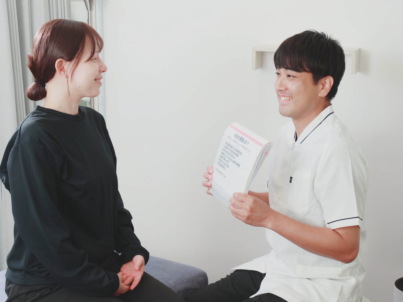 カウンセリングと検査で、お悩みをうかがっている様子
